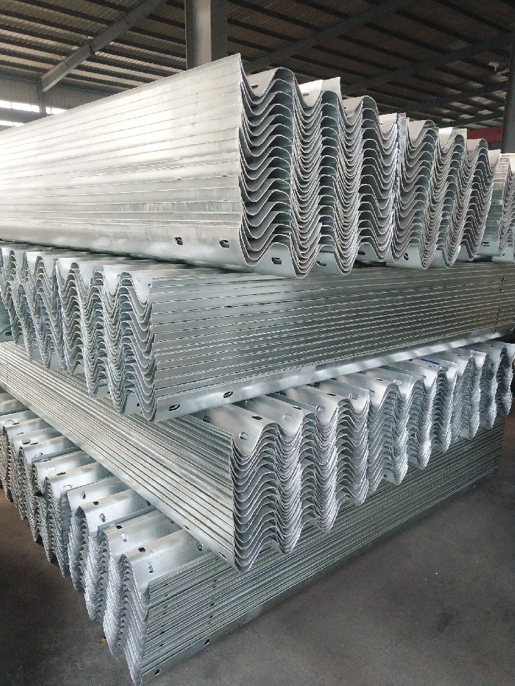 鍍鋅護(hù)欄板