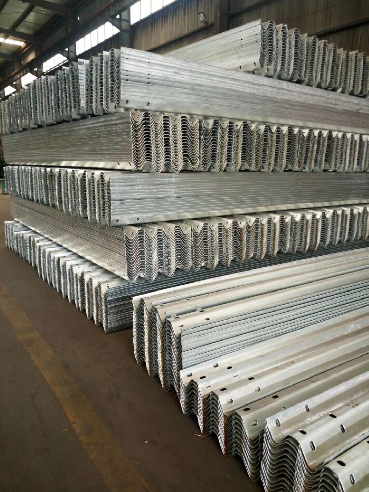 鍍鋅護(hù)欄板