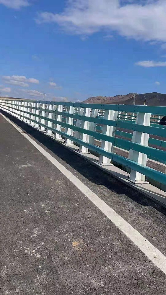 噴塑護(hù)欄板